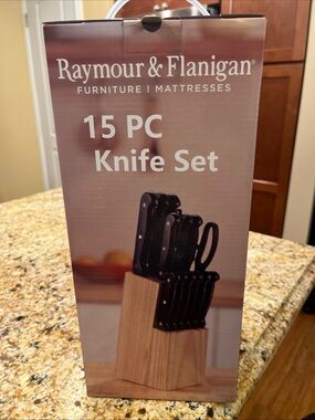 Raymour and Flanigan 15-Piece Knife Set with Black Handles and Block New
